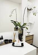 Villa Q - Contemporary Pool House