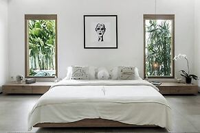 Villa Q - Contemporary Pool House