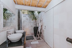 Villa Escape Sandy Bay