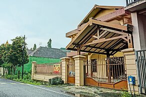 SPOT ON 92450 Homestay Simpang Panji Suroso Syariah