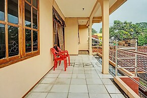 SPOT ON 92450 Homestay Simpang Panji Suroso Syariah