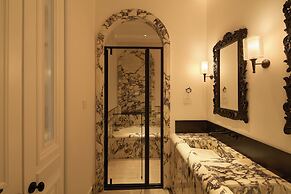 OPARTMENT The Far Eastern Hotel