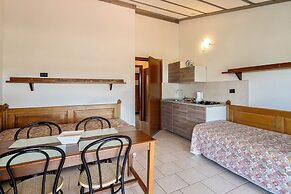 Residence con piscina a Guardistallo