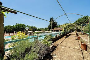 Residence con piscina a Guardistallo