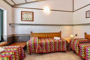 Residence con piscina a Guardistallo
