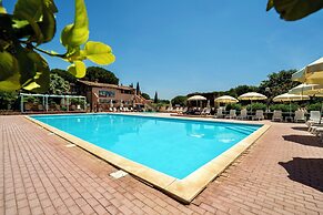 Residence con piscina a Guardistallo
