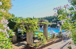 Residence con piscina a Guardistallo