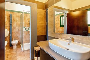 Residence con piscina a Guardistallo