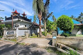 SPOT ON 92507 Sukandi Homestay Near The Semeton Homestay