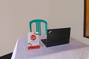 SPOT ON 92507 Sukandi Homestay Near The Semeton Homestay