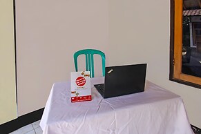 SPOT ON 92507 Sukandi Homestay Near The Semeton Homestay