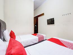 Super OYO 92511 Griya Dias  Syariah