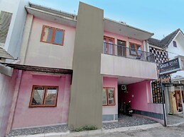 Super OYO 92511 Griya Dias  Syariah