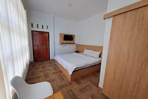 OYO 92520 Safira Guest House Danau Ranau