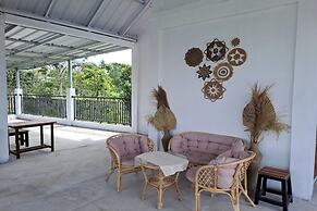 OYO 92520 Safira Guest House Danau Ranau