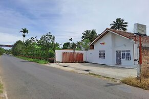 OYO 92520 Safira Guest House Danau Ranau