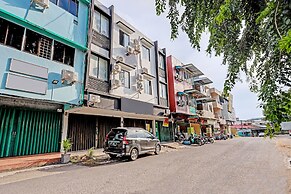 OYO 92528 Nagoya House Syariah