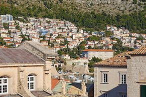 Dominium Premium Location Suites