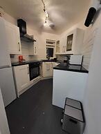 Lovely 2-bed Apartment in Grays