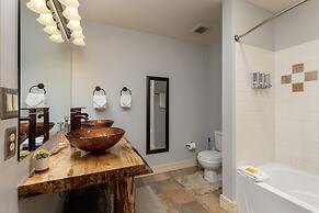 8256 Silver Mill 3 Bedroom Condo by RedAwning