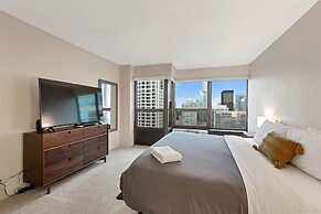 2bd River North Million Dollar Views! Parking Incl by AllSet Turnover