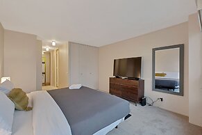 2bd River North Million Dollar Views! Parking Incl by AllSet Turnover