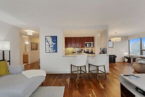 2bd River North Million Dollar Views! Parking Incl by AllSet Turnover