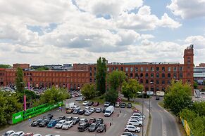 Studio Near Manufaktura Łódź by Renters
