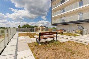 Studio Near Manufaktura Łódź by Renters