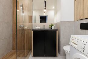 Studio Near Manufaktura Łódź by Renters