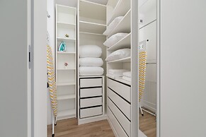 Modern Apartment With Parking by Renters