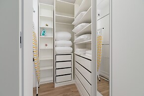 Modern Apartment With Parking by Renters