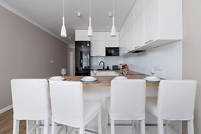 Modern Apartment With Parking by Renters