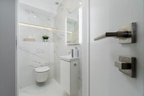 Modern Apartment With Parking by Renters