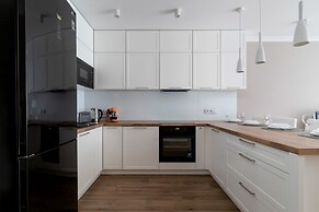 Modern Apartment With Parking by Renters