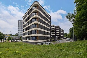 Modern Apartment With Parking by Renters