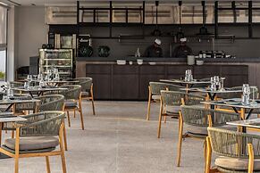 Cali Resort & Spa by Louis Hotels