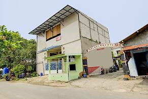 OYO 90725 Zeevanna Guest House Syariah