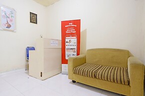 OYO 90998 Wisma Pinggir