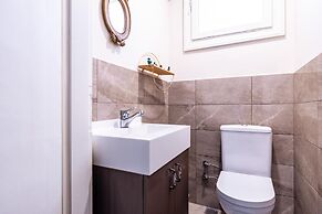 Spacious Flat w Balcony 3 min to Kadikoy Square