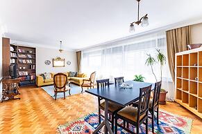 Spacious Flat w Balcony 3 min to Kadikoy Square