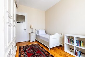 Spacious Flat w Balcony 3 min to Kadikoy Square