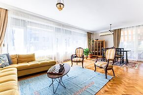 Spacious Flat w Balcony 3 min to Kadikoy Square