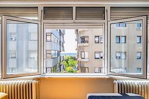 Spacious Flat w Balcony 3 min to Kadikoy Square