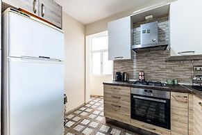 Spacious Flat w Balcony 3 min to Kadikoy Square