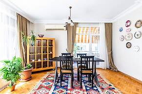 Spacious Flat w Balcony 3 min to Kadikoy Square