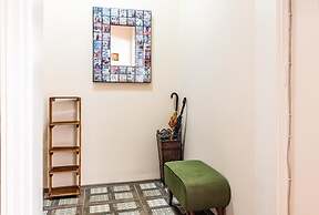 Spacious Flat w Balcony 3 min to Kadikoy Square