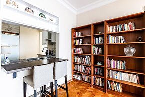 Spacious Flat w Balcony 3 min to Kadikoy Square