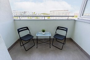 Trendy Warsaw Apartment by Renters