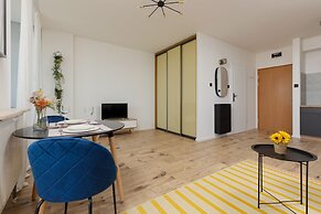 Trendy Warsaw Apartment by Renters